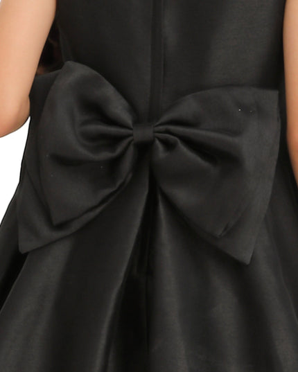 Tulleen Black Accented Tea Styled Salem Dress